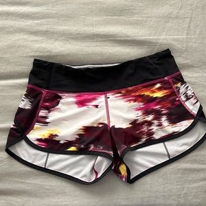 Lululemon speed up low rise 2.5 inch shorts lined
